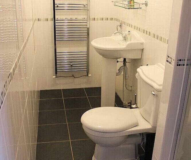 בית מלון כפרי Church Farm Barns