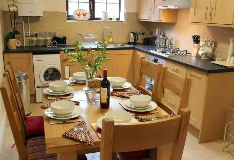 Hotel Church Farm Barns