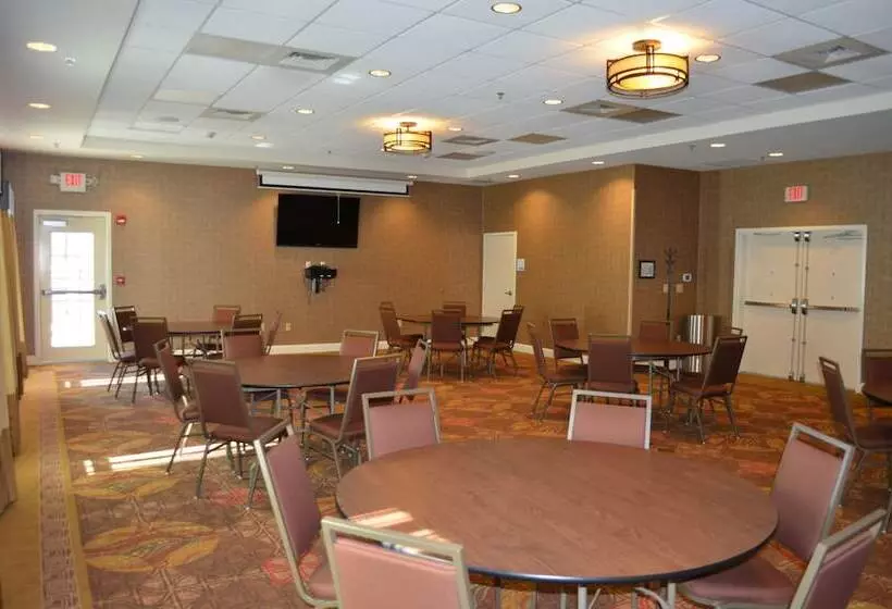 Отель Holiday Inn Express & Suites   Smithfield/selma, An Ihg