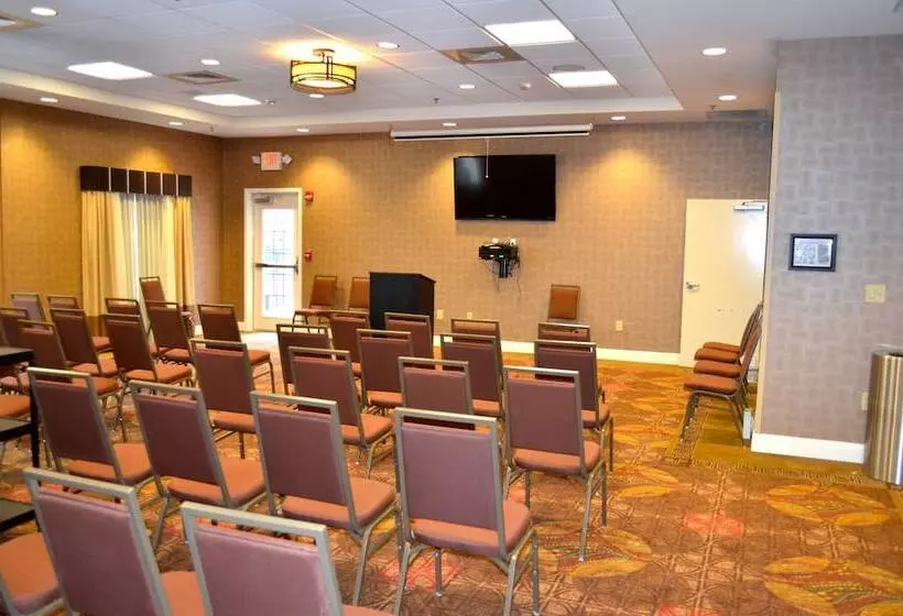 Отель Holiday Inn Express & Suites   Smithfield/selma, An Ihg