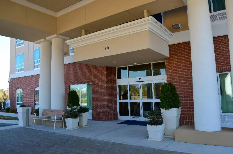 Отель Holiday Inn Express & Suites   Smithfield/selma, An Ihg