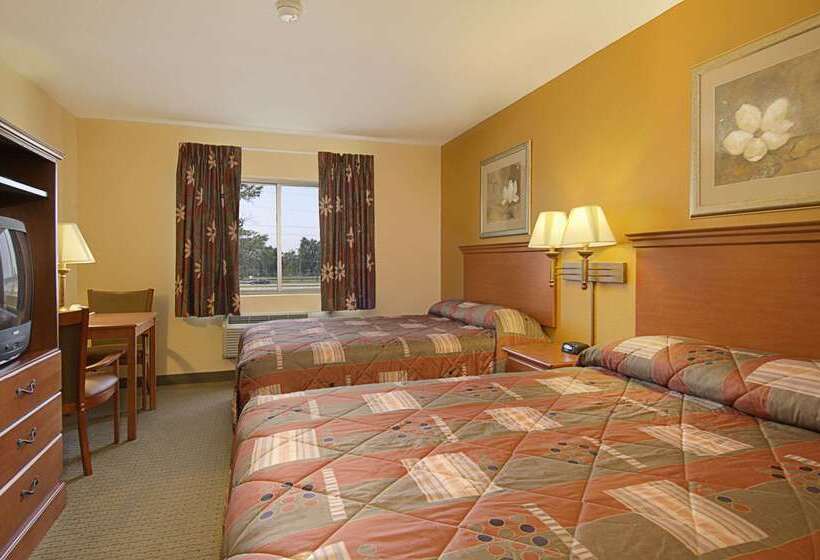 فندق Super 8 By Wyndham Topeka At Forbes Landing