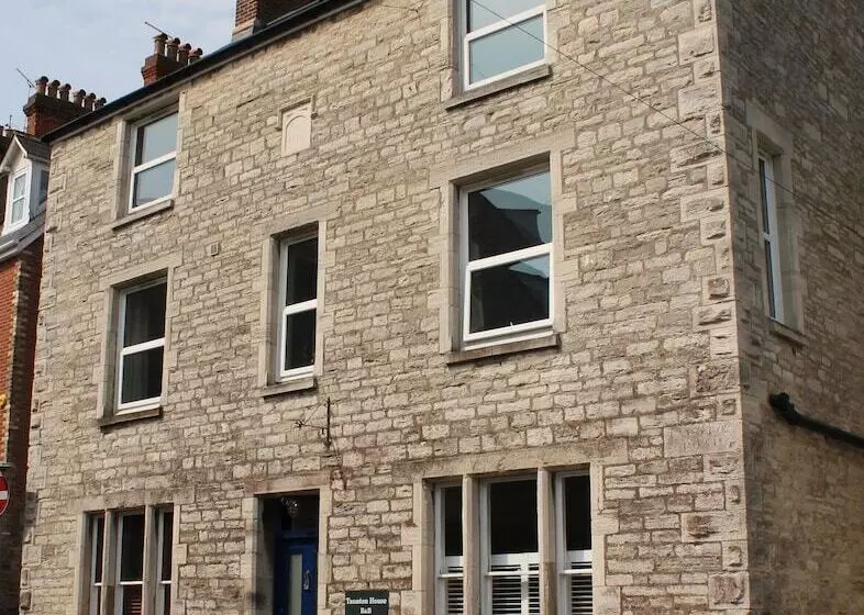 Taunton House B&b