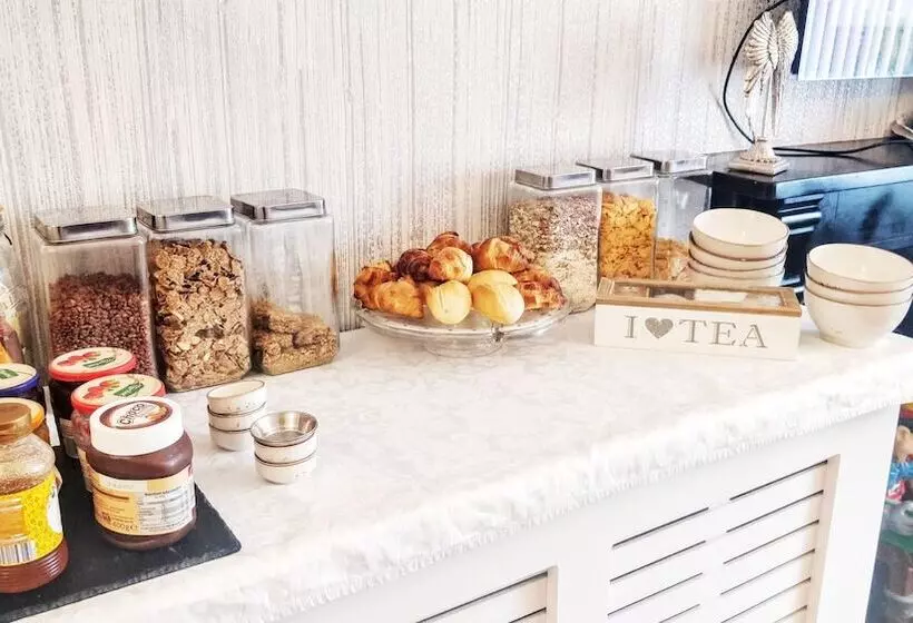 Bed and Breakfast Number 43