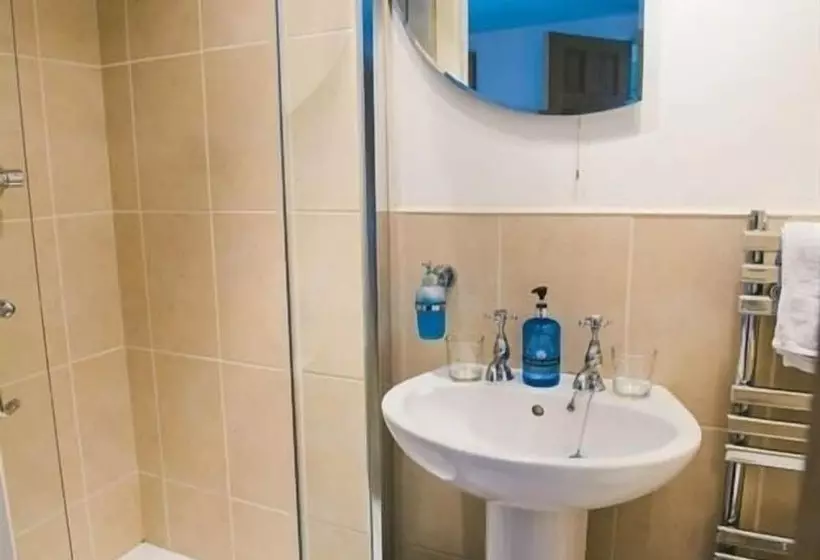 Bed and Breakfast Number 43