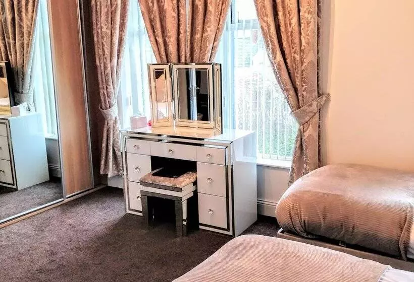 Bed and Breakfast Number 43