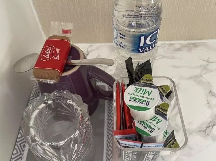 住宿加早餐 Diamonds Lodge Near York Hospital