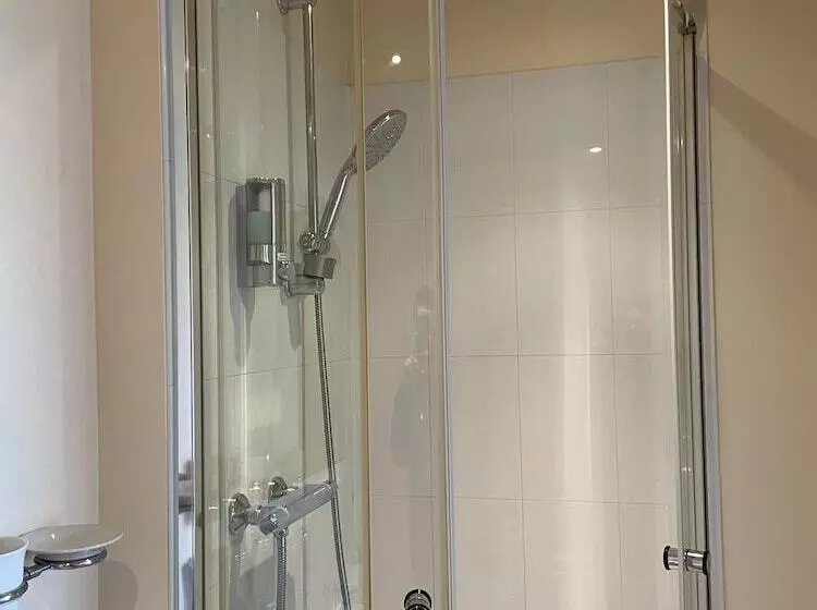 住宿加早餐 Diamonds Lodge Near York Hospital