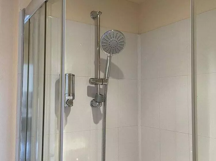 住宿加早餐 Diamonds Lodge Near York Hospital