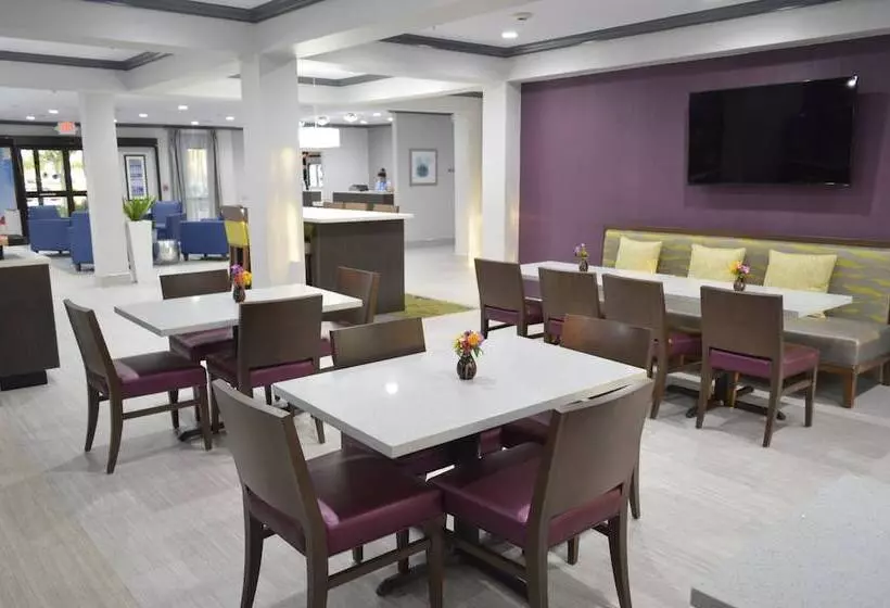 Отель Best Western Town Center Inn