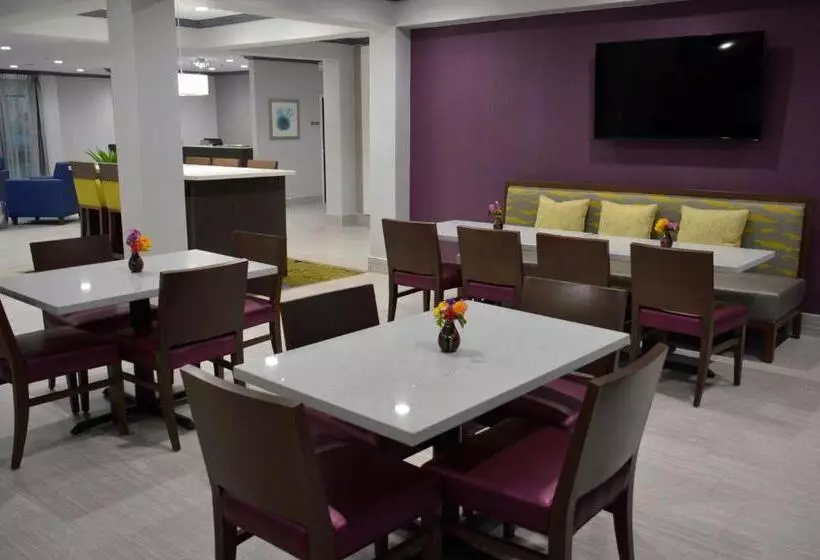 Отель Best Western Town Center Inn