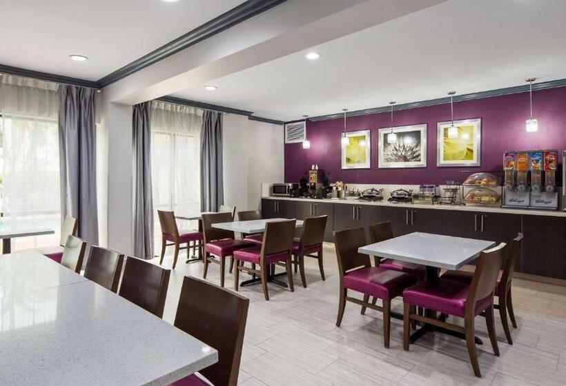 فندق Best Western Town Center Inn