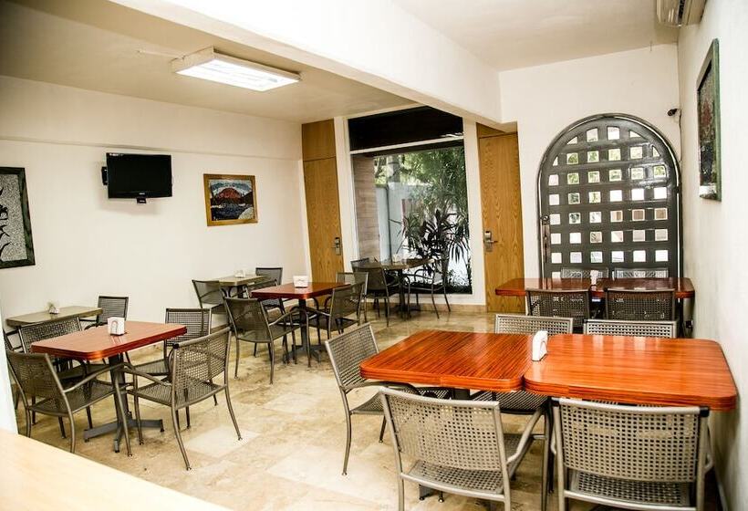 فندق Booking Dioh