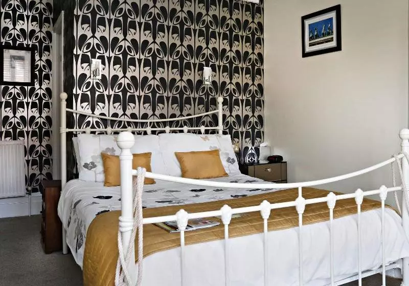 Отель Copperfields Vegetarian Guest House