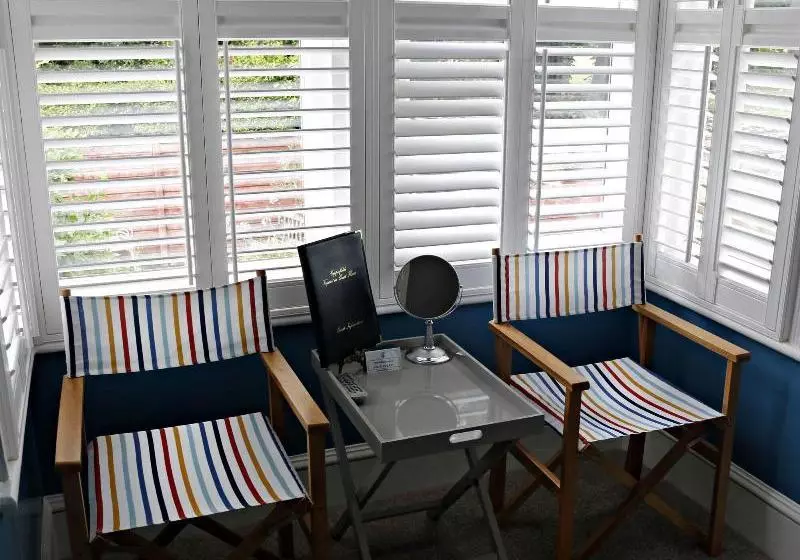 Отель Copperfields Vegetarian Guest House