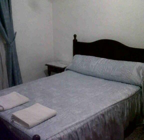 Отель Hostal Medina