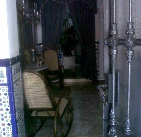 Отель Hostal Medina