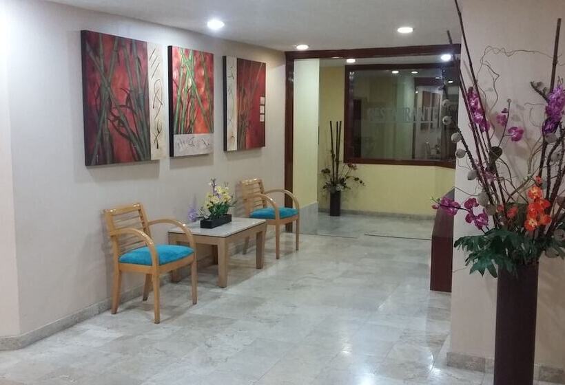 Отель & Suites Real Del Lago