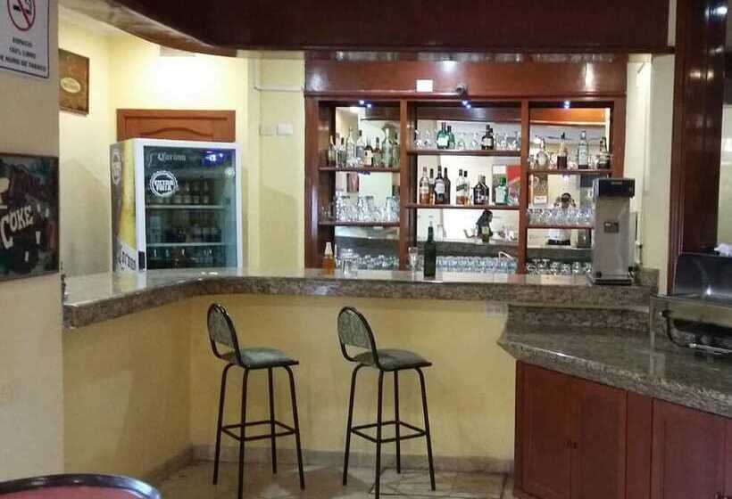 Отель & Suites Real Del Lago