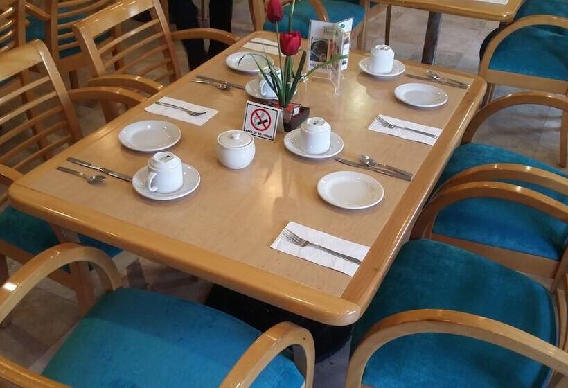 Отель & Suites Real Del Lago