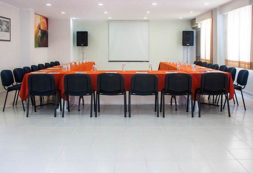 Отель & Suites Real Del Lago