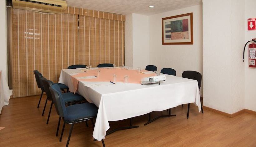 Отель & Suites Real Del Lago