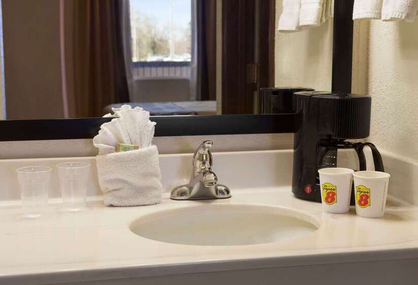 בית מלון כפרי Super 8 By Wyndham Woodward