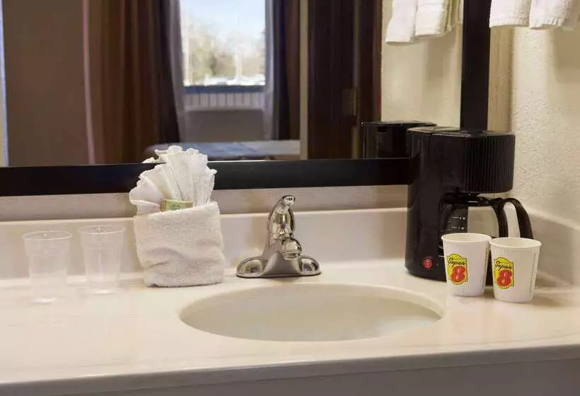 호텔 Super 8 By Wyndham Woodward