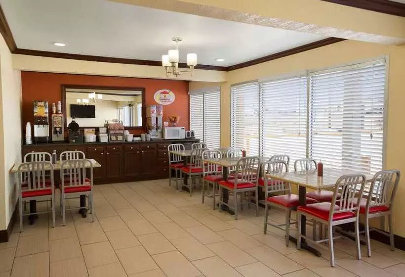 호텔 Super 8 By Wyndham Woodward