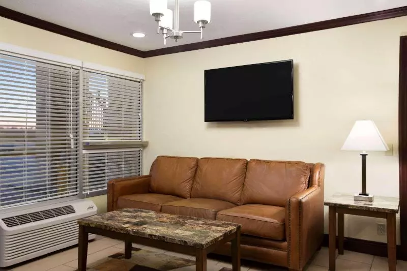 호텔 Super 8 By Wyndham Woodward