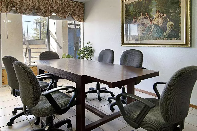 호텔 Super 8 By Wyndham Woodward