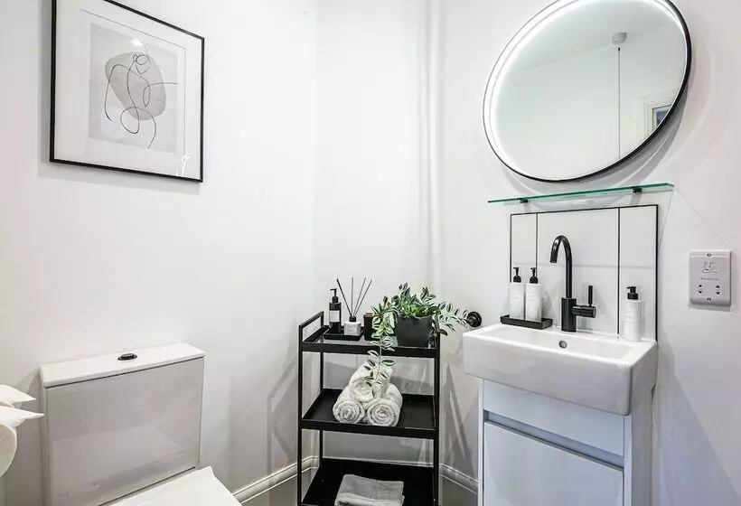 בית מלון כפרי The Belmont  Harrogate Stays