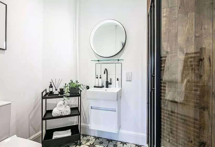 בית מלון כפרי The Belmont  Harrogate Stays