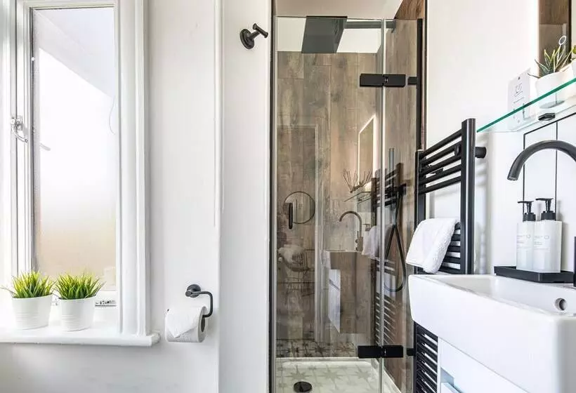 בית מלון כפרי The Belmont  Harrogate Stays