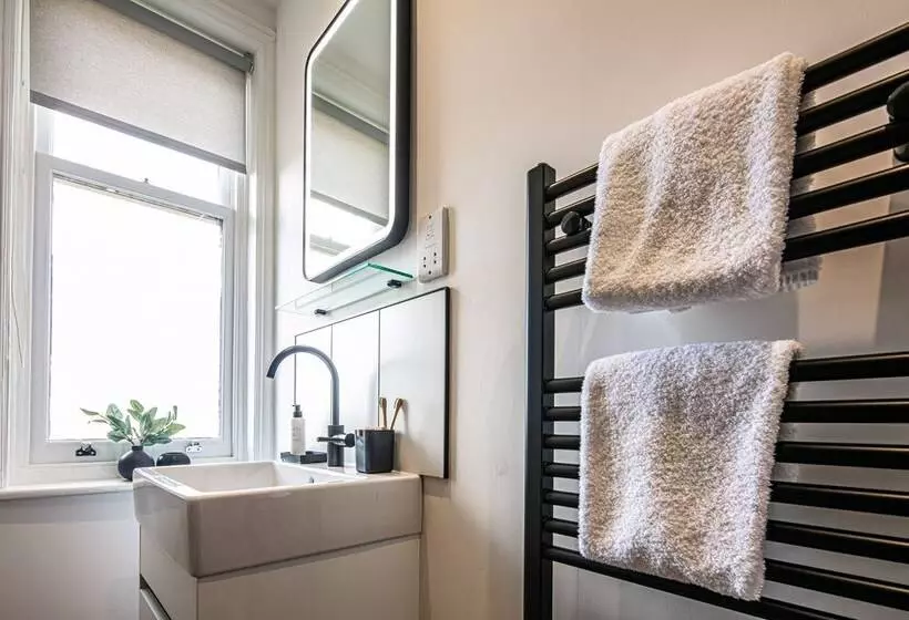 בית מלון כפרי The Belmont  Harrogate Stays