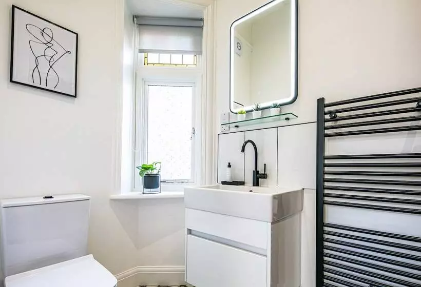 בית מלון כפרי The Belmont  Harrogate Stays