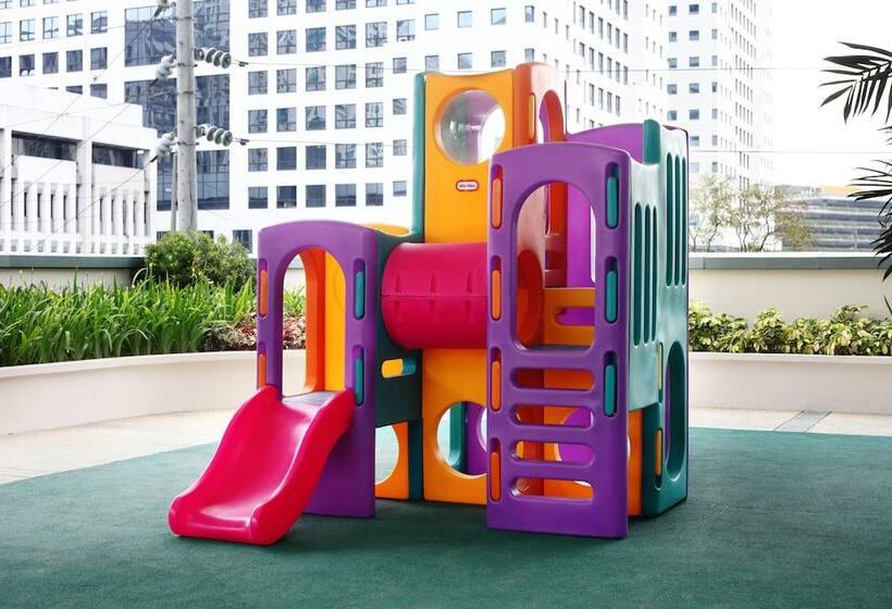 בית מלון כפרי The Exchange Regency Residence