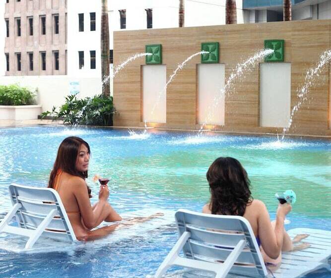 בית מלון כפרי The Exchange Regency Residence