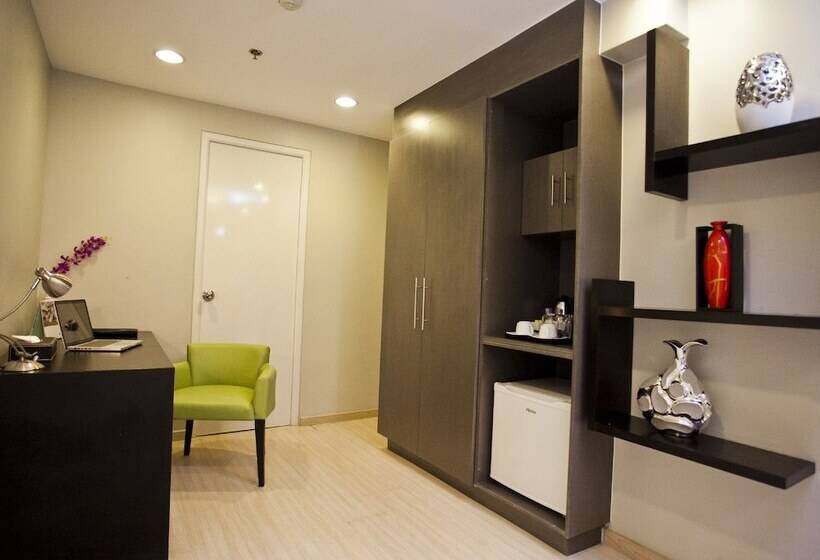 בית מלון כפרי The Exchange Regency Residence