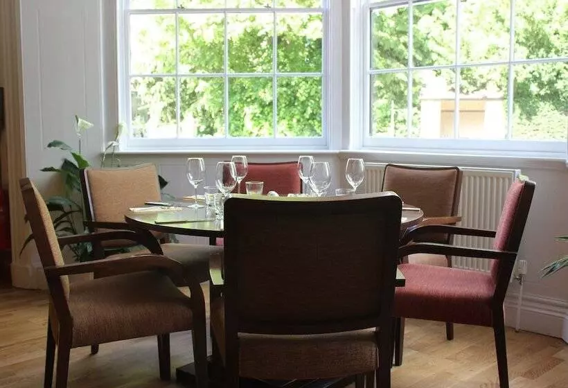 Отель The Frocester