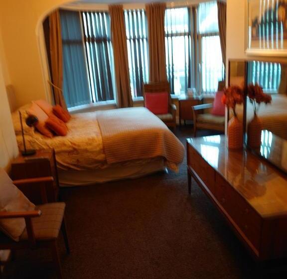 هتل The Golden Sands