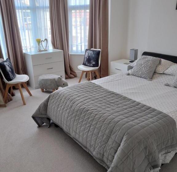 هتل The Golden Sands