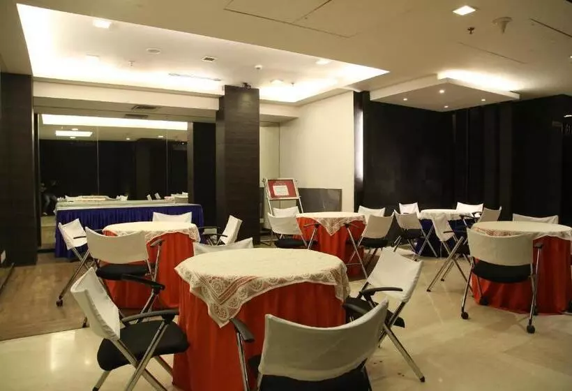 هتل The Nanee Suites