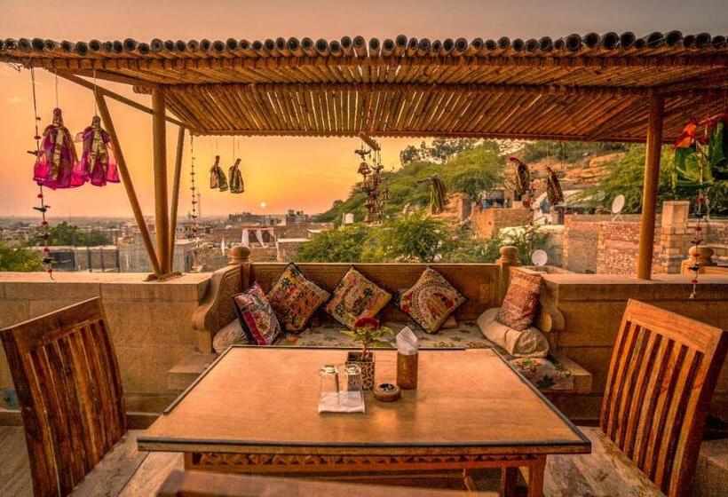 فندق The Silk Route