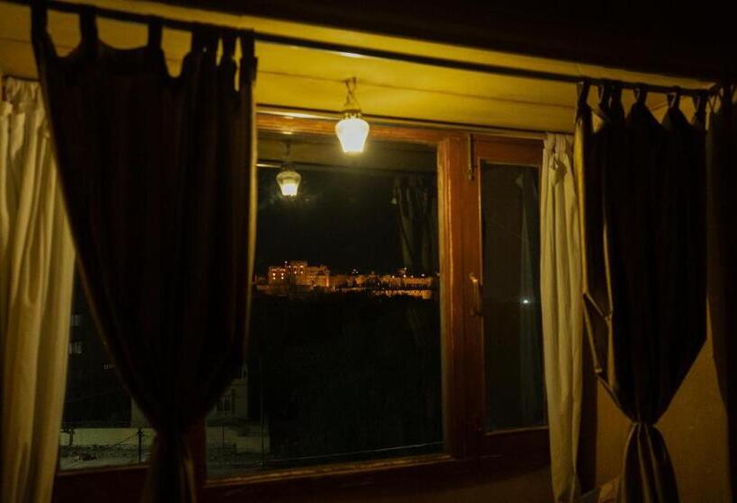 فندق The Silk Route