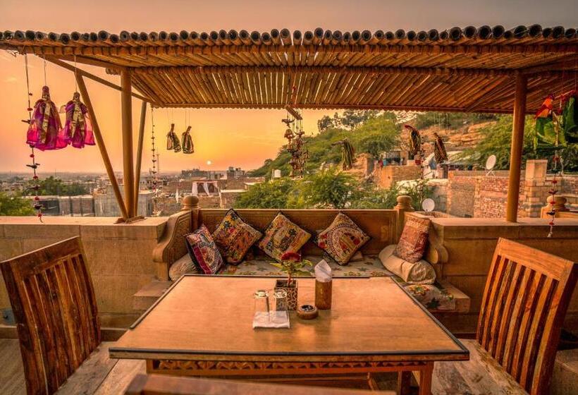 فندق The Silk Route