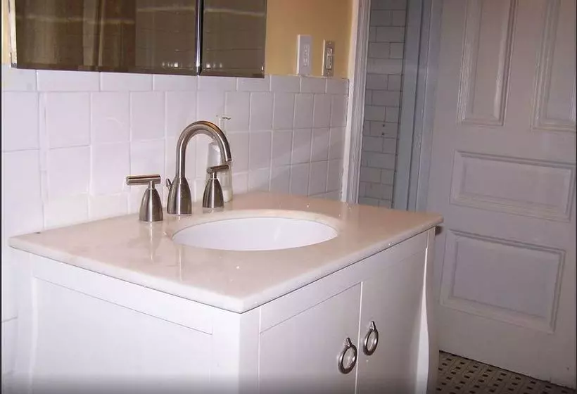 민박 Upper West Side Brownstone