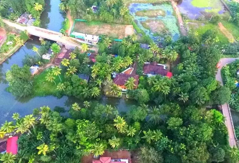 호텔 Backwater Retreat   Honeymoon House