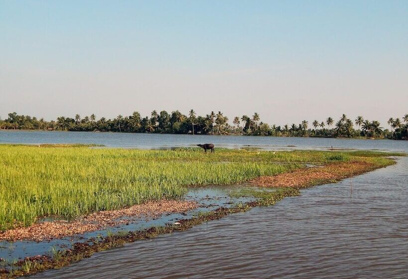 فندق Backwater Retreat   Honeymoon House