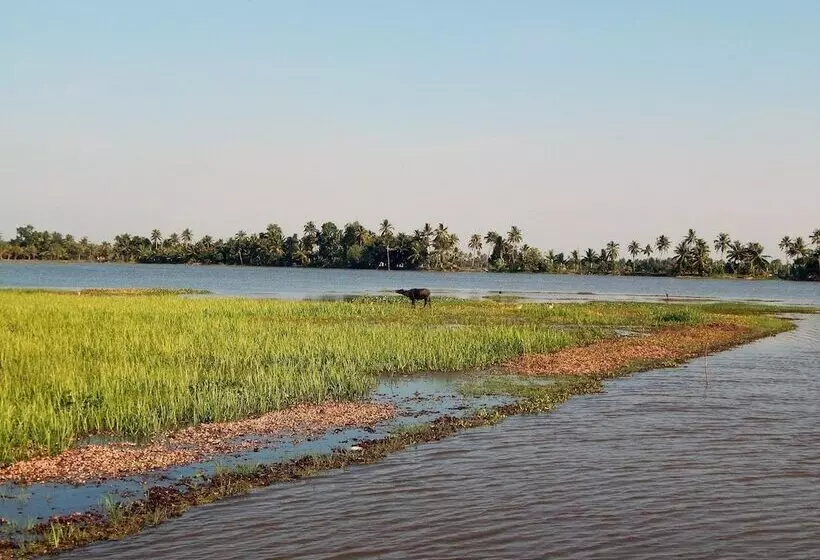 호텔 Backwater Retreat   Honeymoon House